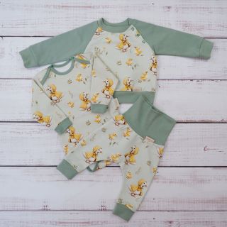 Oliva. Jemný dotek přírody. Kačenka a její kachňátko v barvě, která uklidňuje a hladí. Oliva není křiklavá. Nepotřebuje...